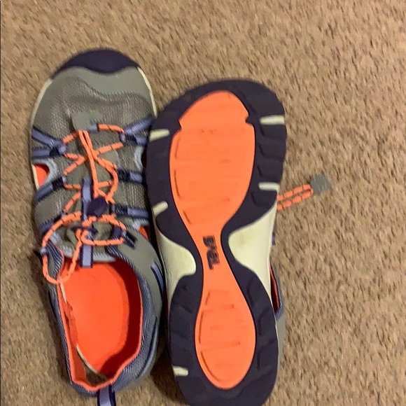 Tevas - Picture 2 of 2